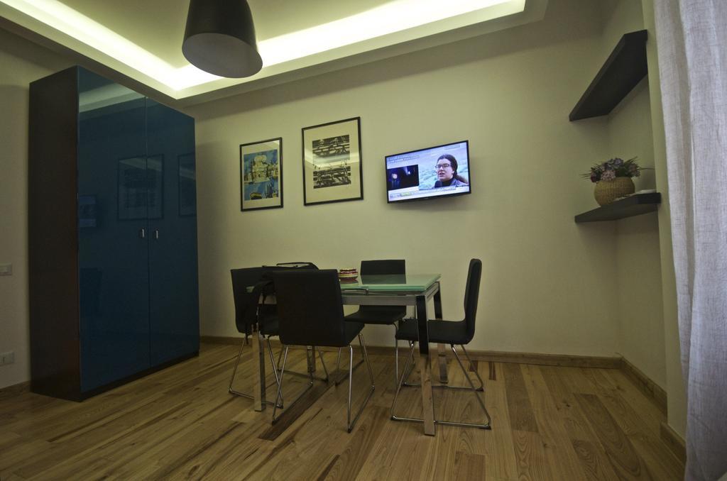 Piramide House Apartment Rome Bilik gambar